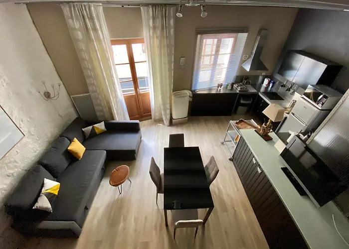 La Maison D'alix, A L'interieur De La Cite Medievale! *